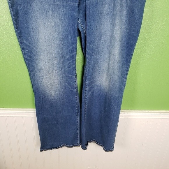 Torrid Denim First At Fit Women's Plus Size Denim Jeans Size 26R - Picture 7 of 9